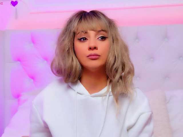 AriannaSins's BongaCams show and profile