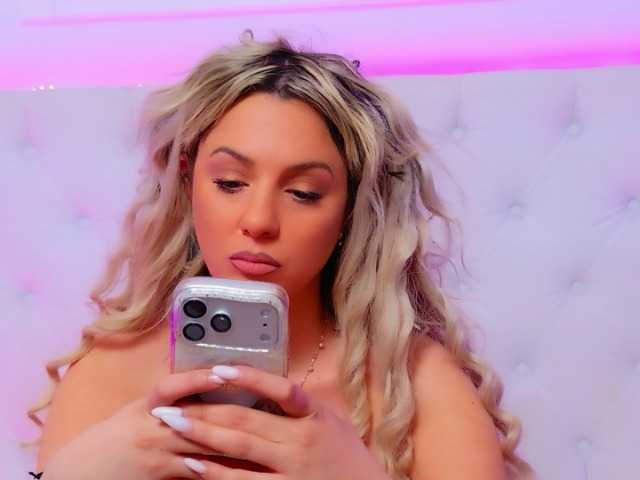 AriannaSins's BongaCams show and profile