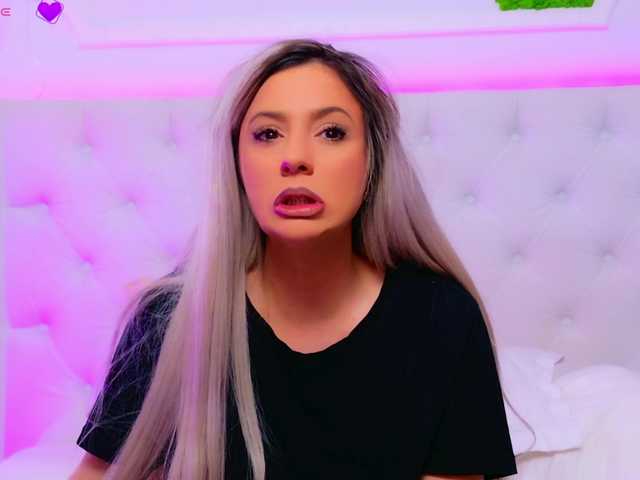 AriannaSins's BongaCams show and profile