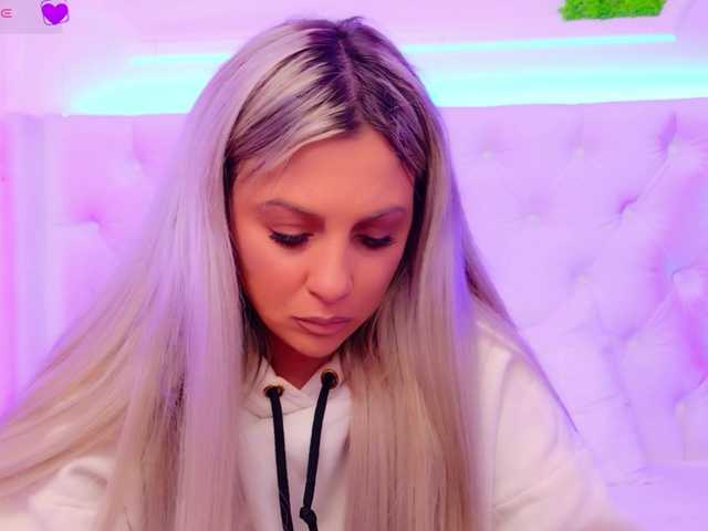 AriannaSins's BongaCams show and profile