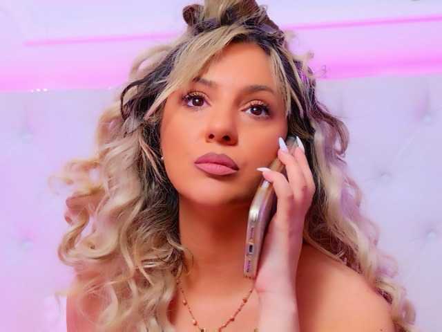 AriannaSins's BongaCams show and profile