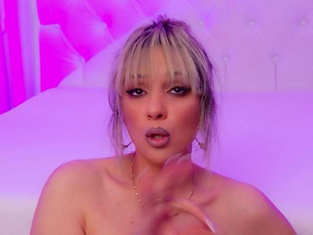 AriannaSins's BongaCams show and profile