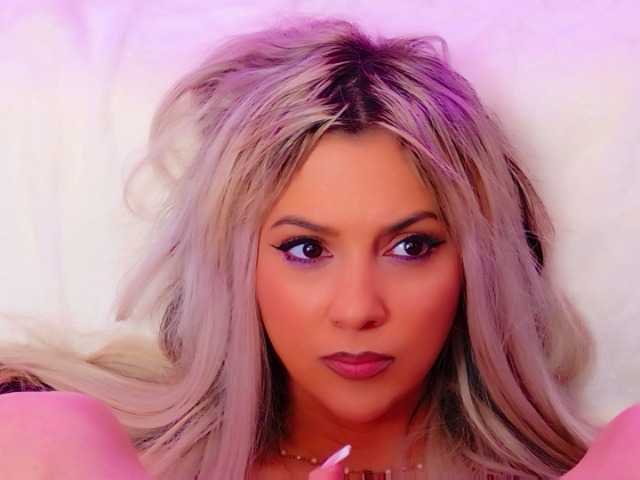 AriannaSins's BongaCams show and profile