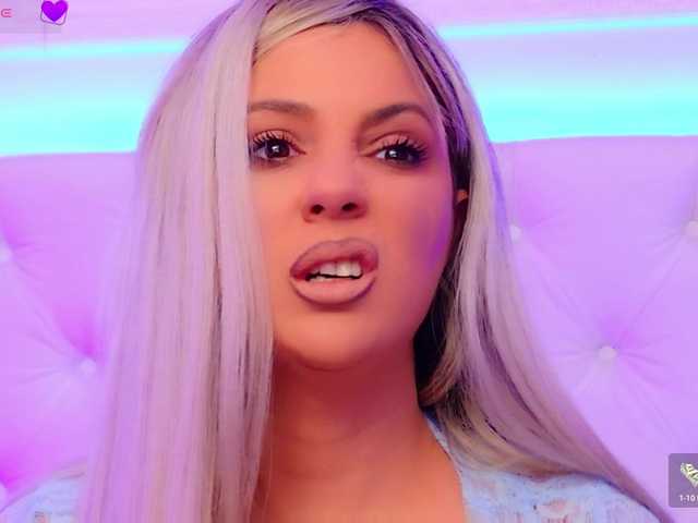 AriannaSins's BongaCams show and profile