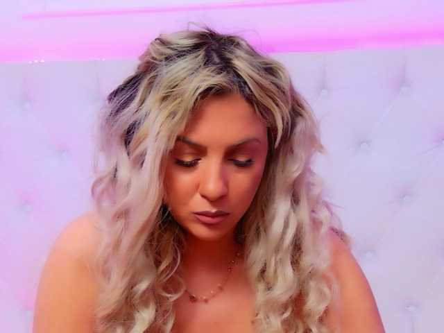 AriannaSins's BongaCams show and profile