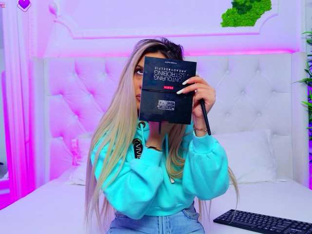 AriannaSins's BongaCams show and profile