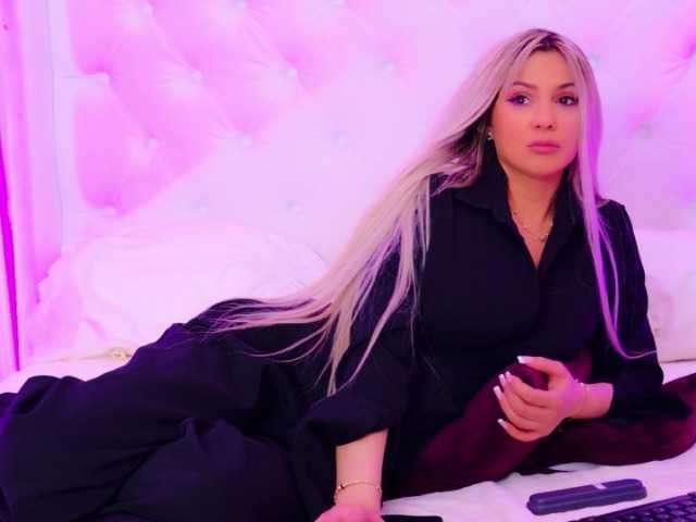 AriannaSins's BongaCams show and profile