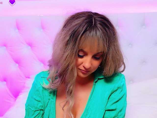 AriannaSins's BongaCams show and profile