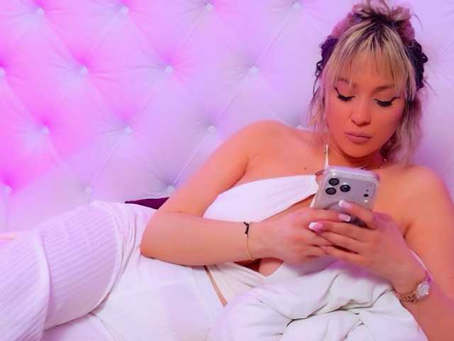 AriannaSins's BongaCams show and profile