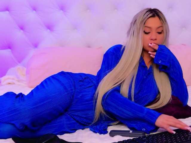 AriannaSins's BongaCams show and profile