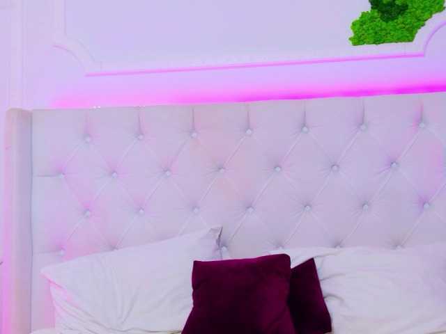 AriannaSins's BongaCams show and profile