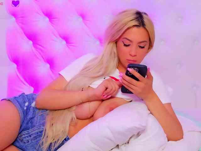 AriannaSins webcam