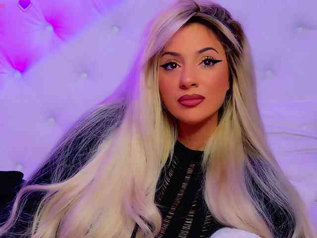 AriannaSins webcam