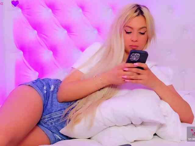 naked live chat AriannaSins