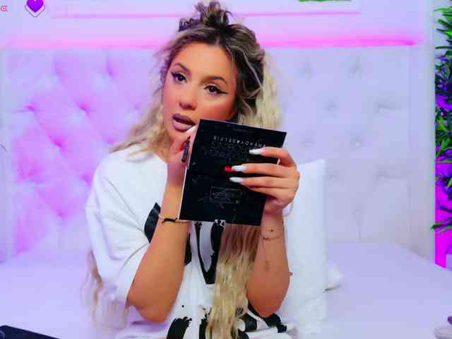 AriannaSins bongacams