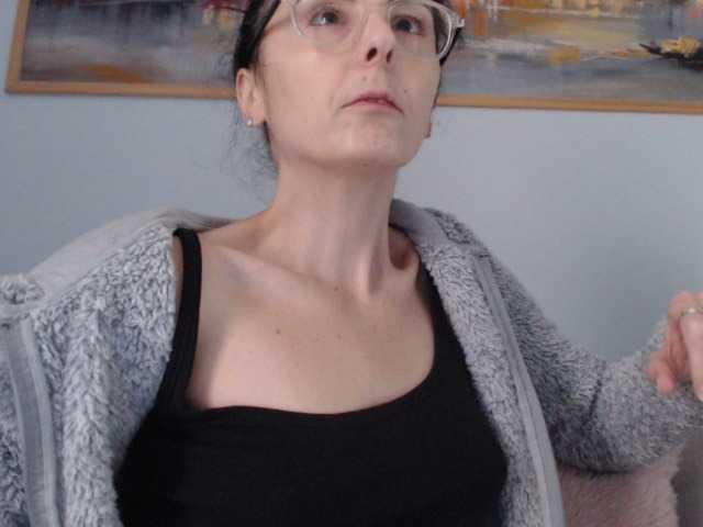 cleophee —  pas de tips en mp mp 5 tks ass or feet 20 boobs 30 pussy 70 naked 100 suck my dildo 150