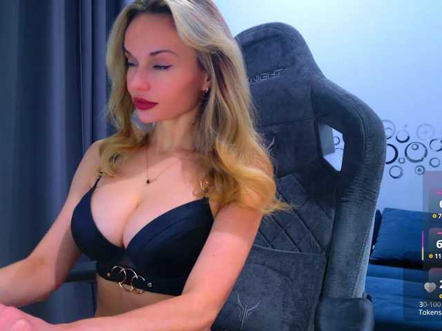HollyQueen's BongaCams show and profile