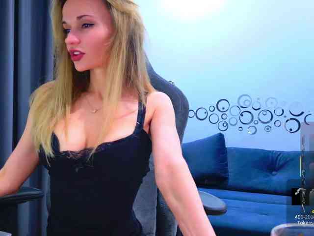 free live cam chat HollyQueen