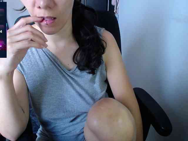 Giselle-moon webcam