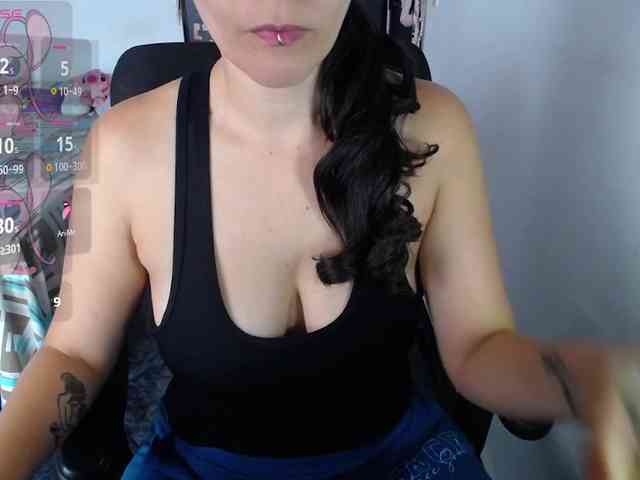 Giselle-moon webcam