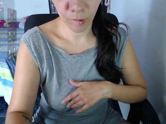 Giselle-moon webcam