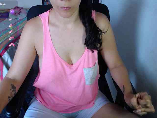 Giselle-moon webcam