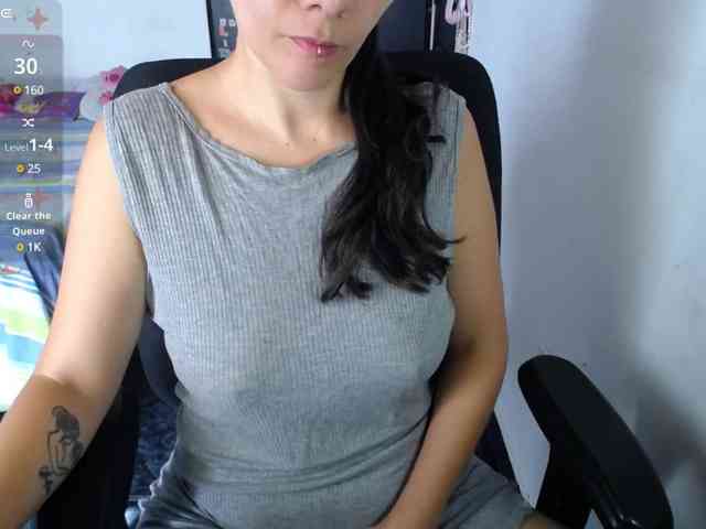 Giselle-moon webcam