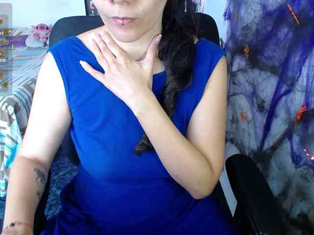 Giselle-moon webcam