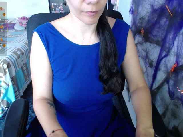 Giselle-moon webcam