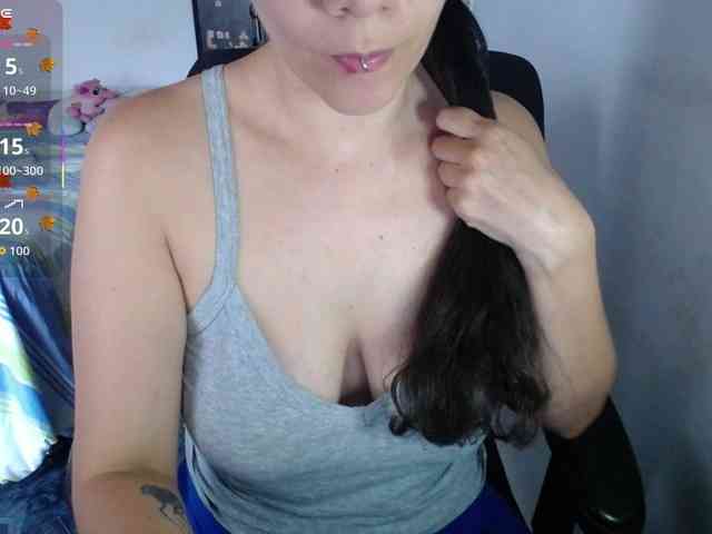 Giselle-moon webcam