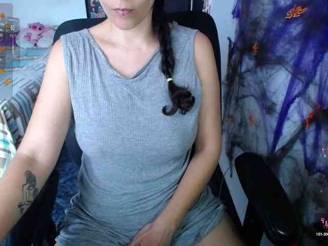 Giselle-moon webcam