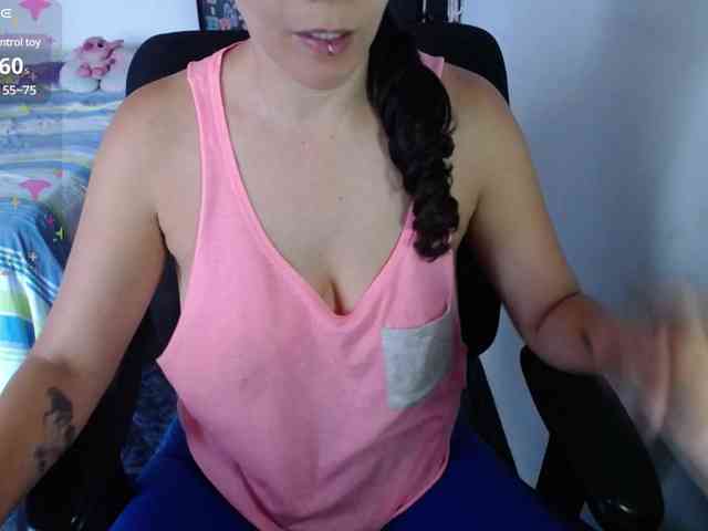 Giselle-moon webcam