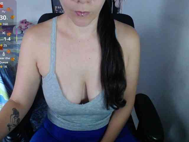 Giselle-moon webcam