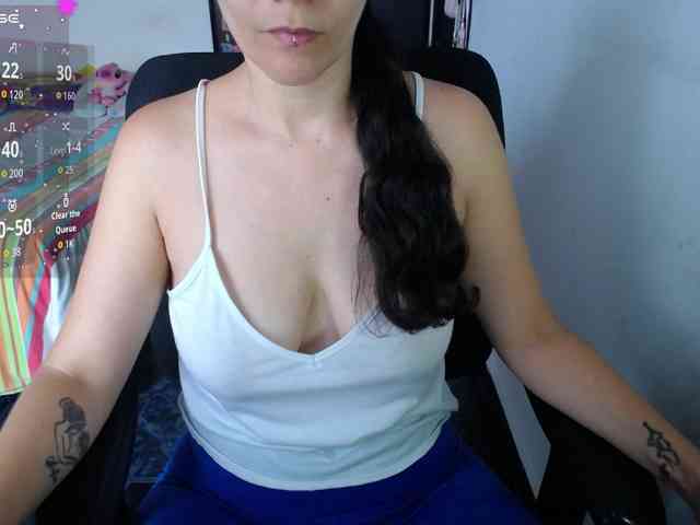 Giselle-moon webcam