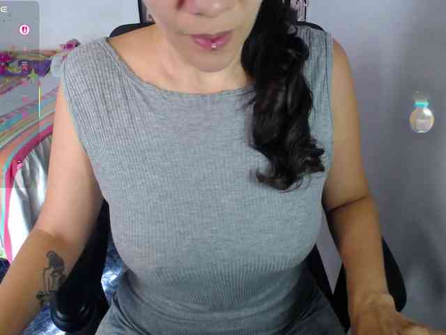 Giselle-moon webcam