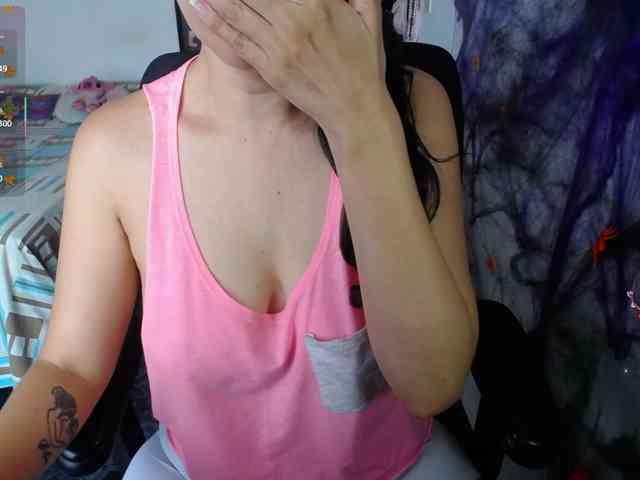 Giselle-moon webcam
