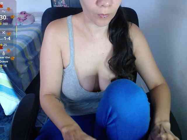 Giselle-moon webcam