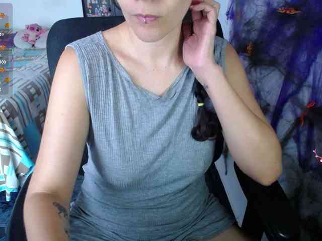 Giselle-moon webcam