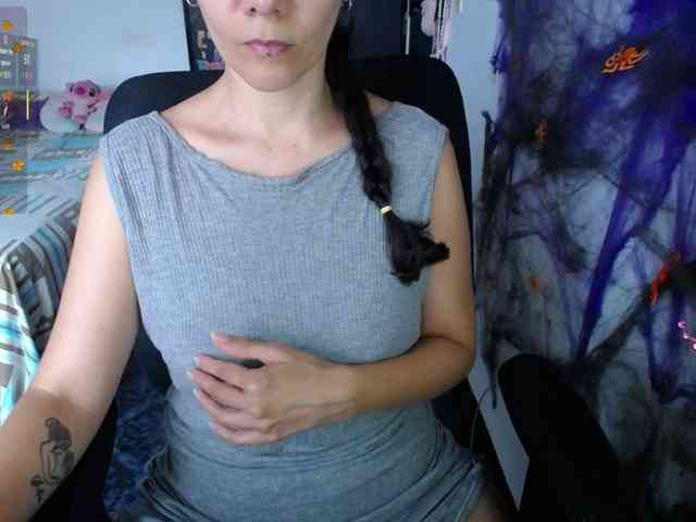 Giselle-moon webcam