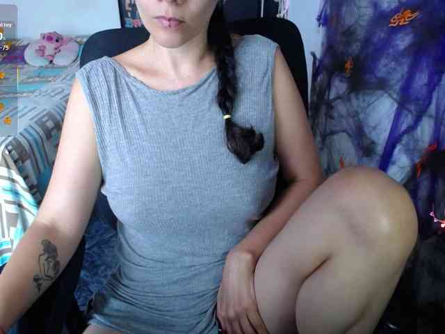 Giselle-moon webcam
