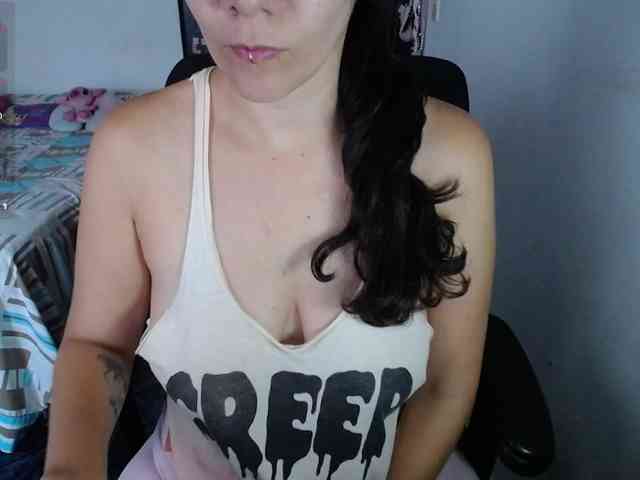 Giselle-moon webcam