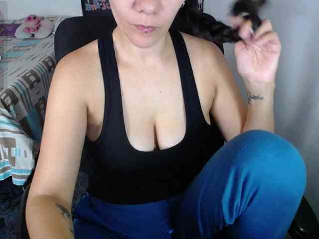Giselle-moon webcam