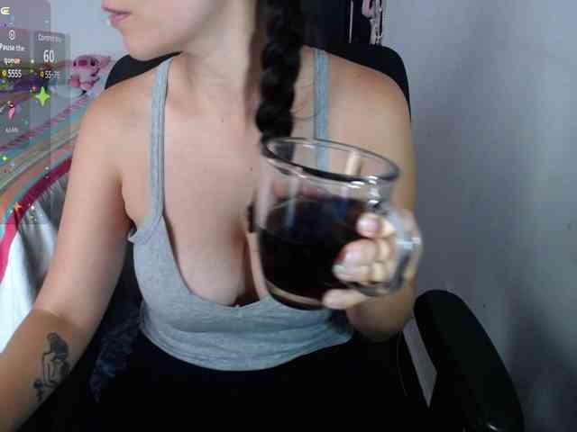 Giselle-moon webcam