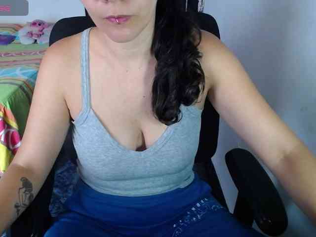 Giselle-moon webcam
