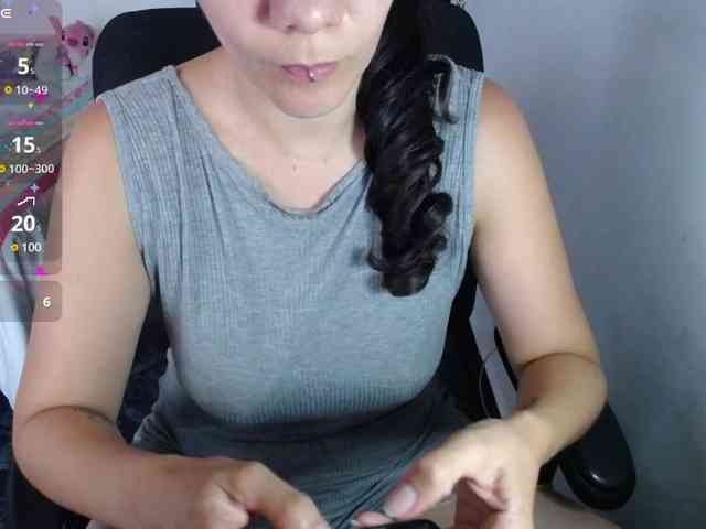 Giselle-moon webcam