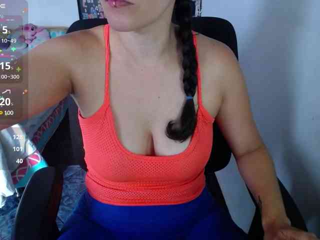 Giselle-moon webcam
