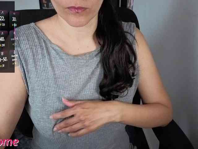 Giselle-moon Live Webcam on BongaCams