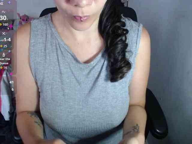 Giselle-moon webcam