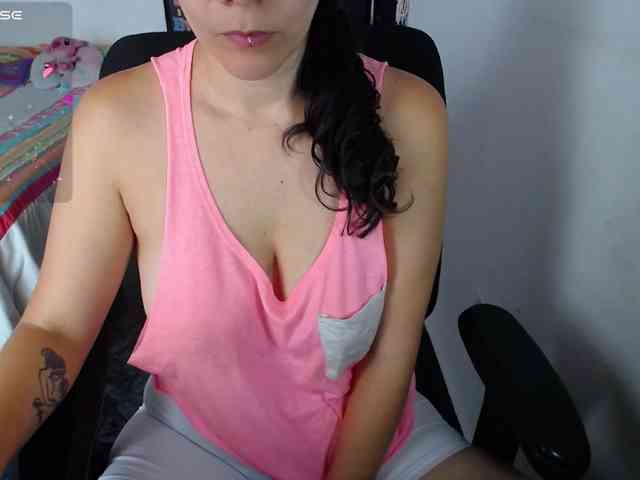 Giselle-moon webcam