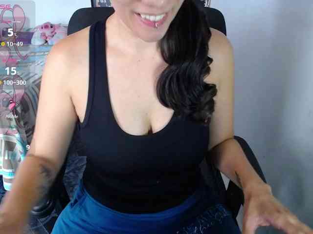 Giselle-moon webcam